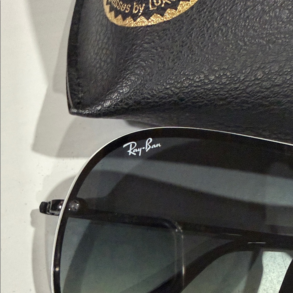 Ray-Ban Black Aviator Shades with Case - Picture 2 of 11